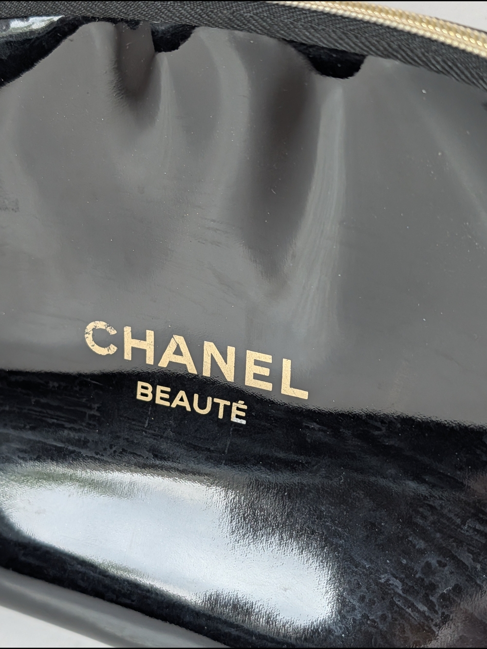 Chanel Beauté Black Patent Vinyl Cosmetic Pouch - Picture 2 of 7